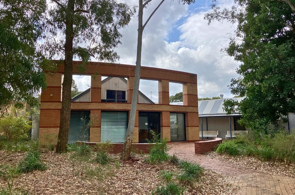 Admin Building: Bicentennial Park